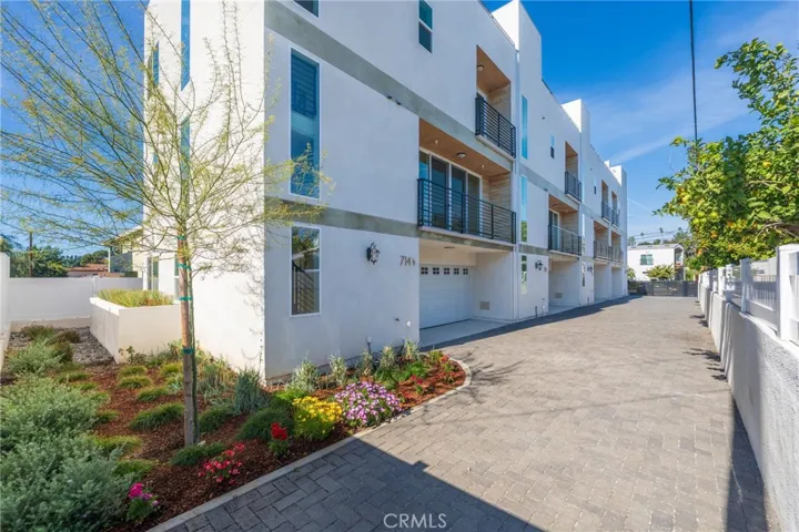 712 1/2 N Chestnut Ave, Los Angeles, California 90042