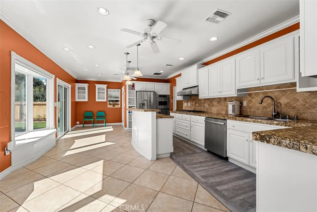 17922 Romelle, Santa Ana, California 92705 home-pic-9