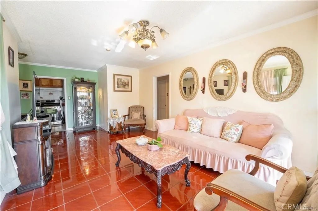 645 E 113th, Los Angeles, California 90059 home-pic-4