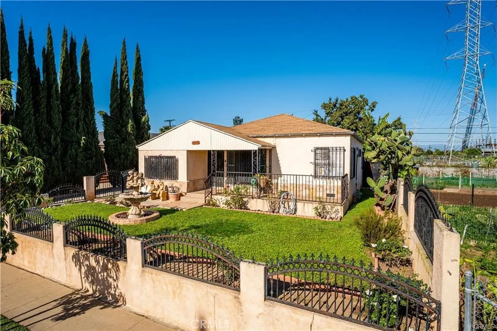645 E 113th, Los Angeles, California 90059 home-pic-1