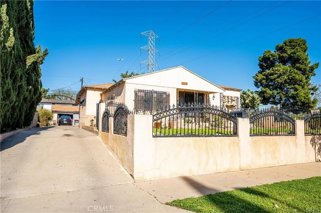 645 E 113th, Los Angeles, California 90059 home-pic-3