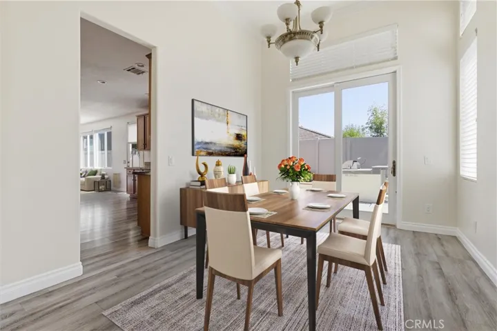 Virtually staged dining room