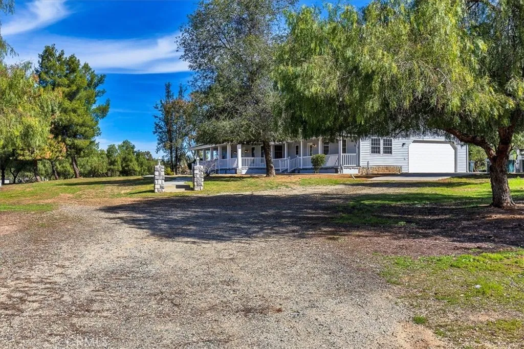 23100 Rolling Meadows Drive, Perris, California 92570 home-pic-7