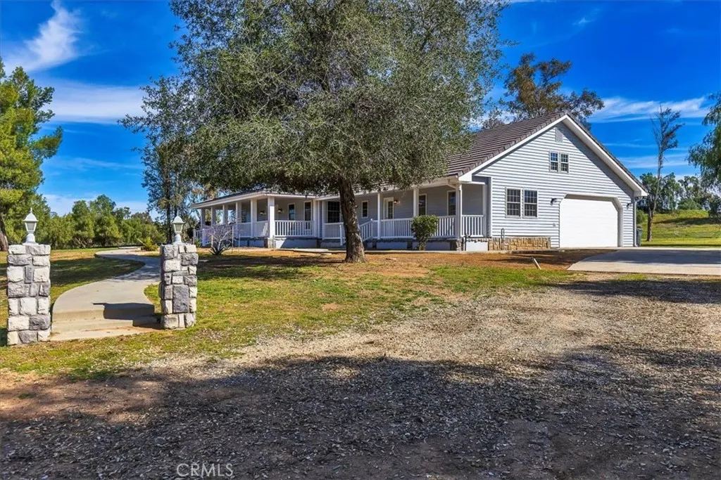23100 Rolling Meadows Drive, Perris, California 92570 home-pic-8