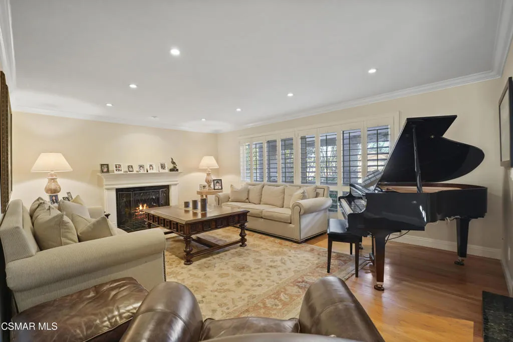 1633 Aspenwall Road, Lake Sherwood, California 91361 home-pic-8