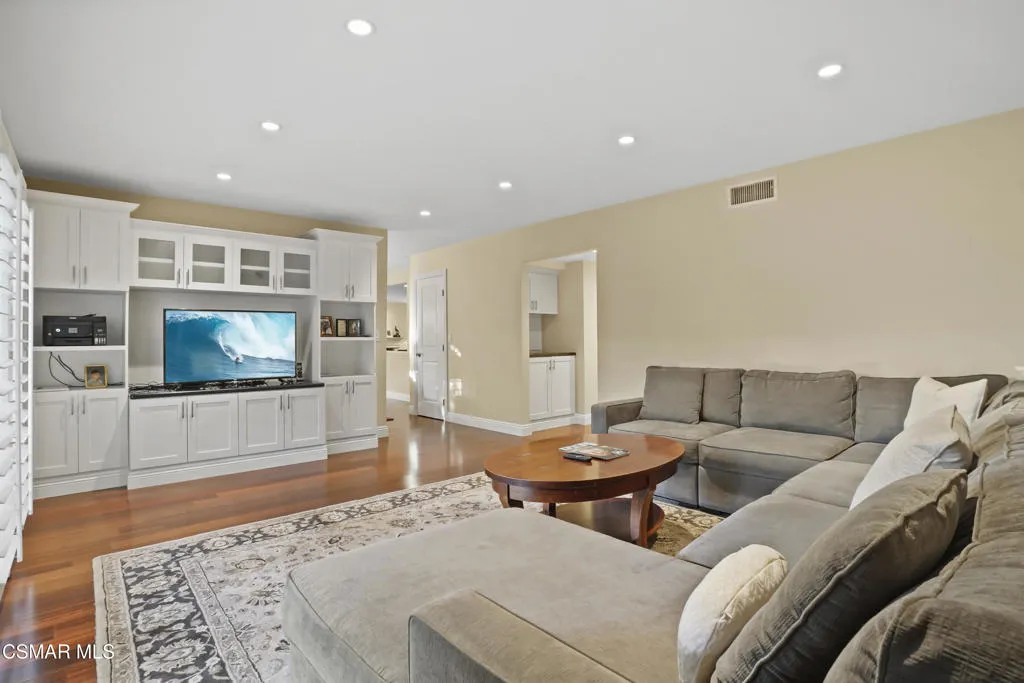 1633 Aspenwall Road, Lake Sherwood, California 91361 home-pic-15