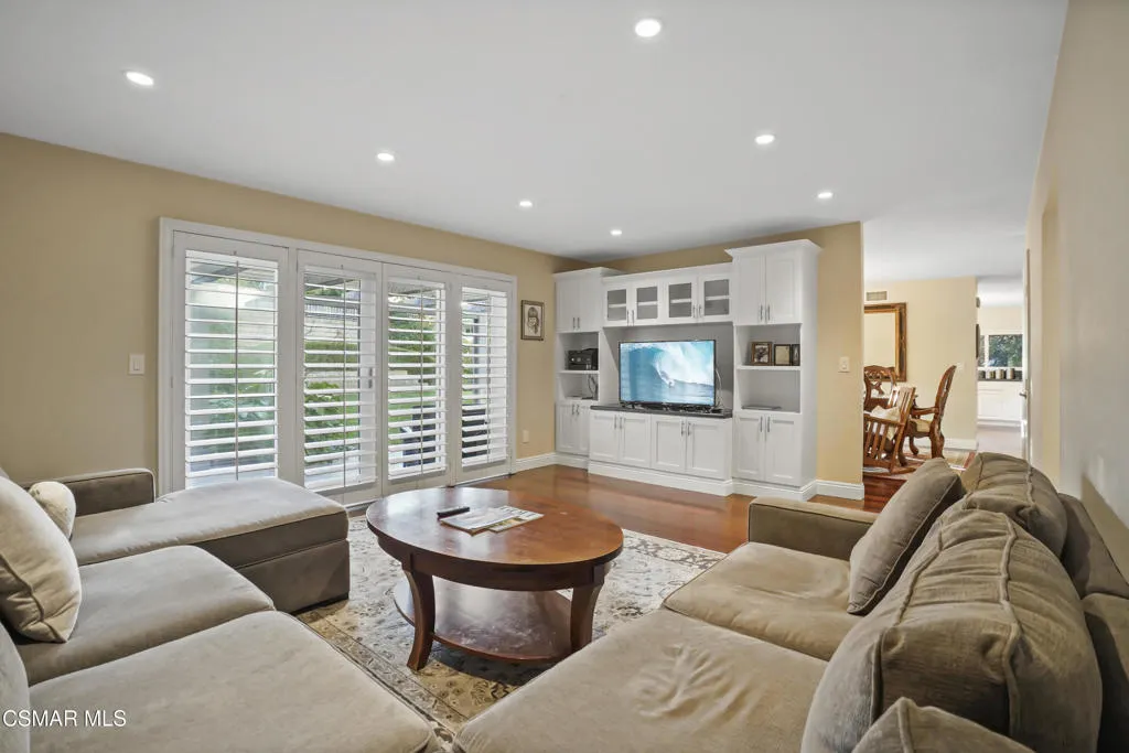 1633 Aspenwall Road, Lake Sherwood, California 91361 home-pic-5