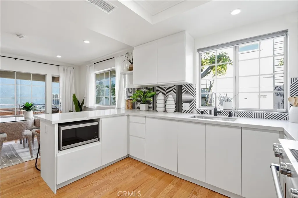 2364 Duane Street 5, Los Angeles, California 90039 home-pic-4