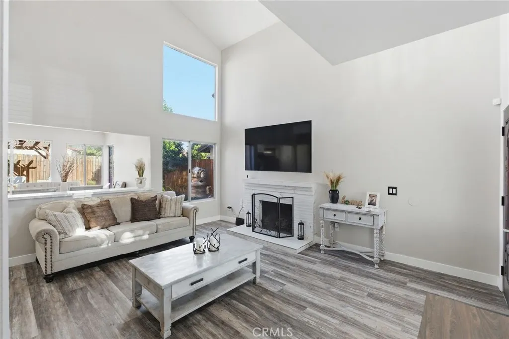 23410 Woodlander Way, Moreno Valley, California 92557 home-pic-4