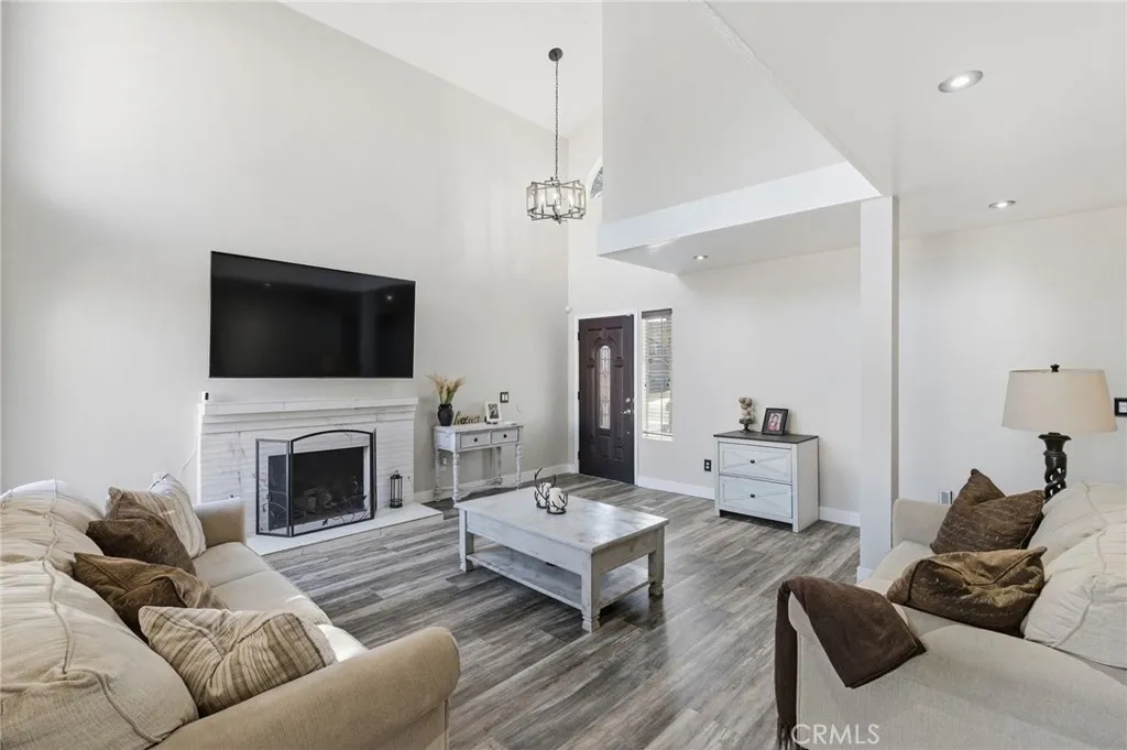 23410 Woodlander Way, Moreno Valley, California 92557 home-pic-6