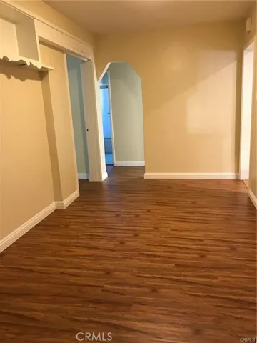 hallway-view from entrance & living room