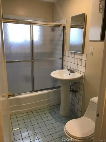 full bathroom