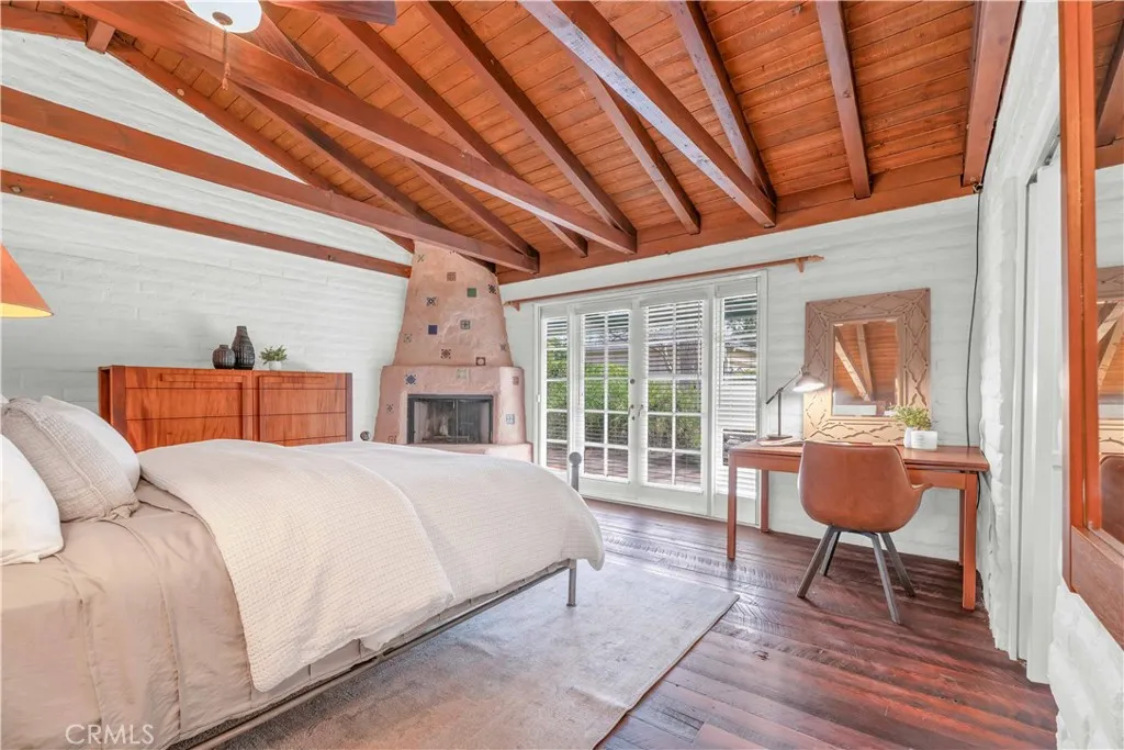 1321 W Valleyheart Drive, Burbank, California 91506 home-pic-18