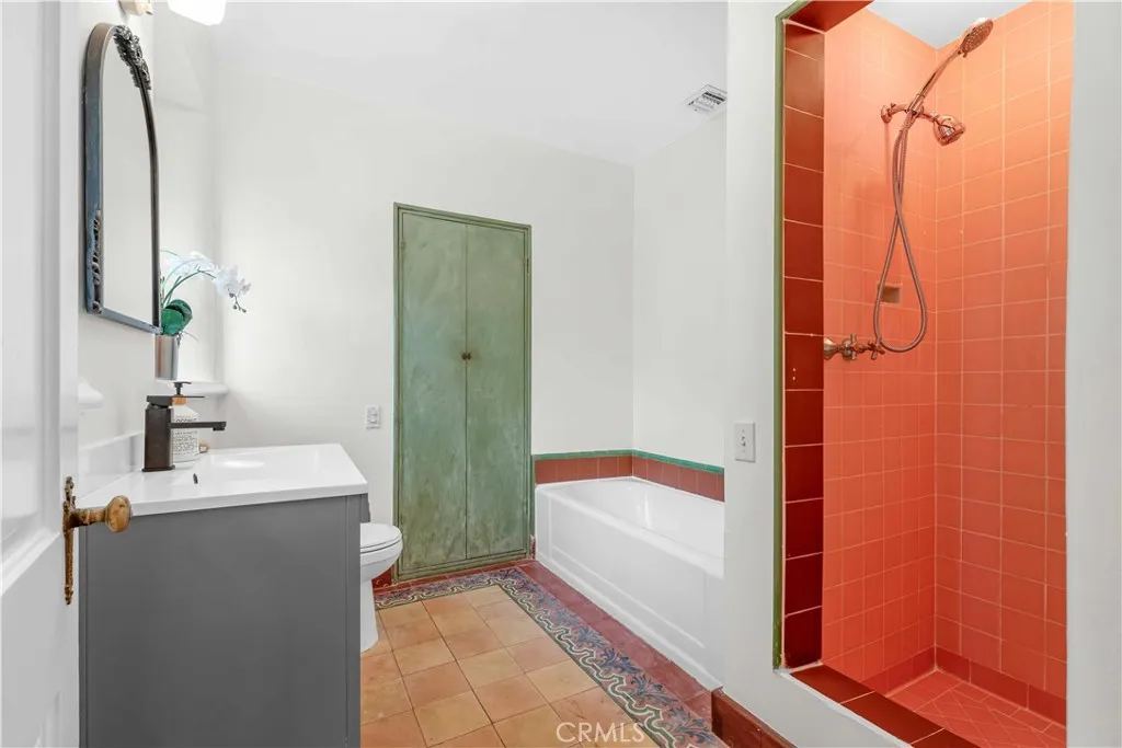 1321 W Valleyheart Drive, Burbank, California 91506 home-pic-23
