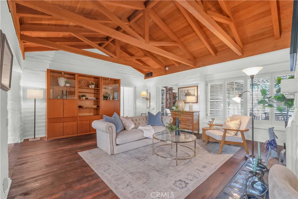 1321 W Valleyheart Drive, Burbank, California 91506 home-pic-8