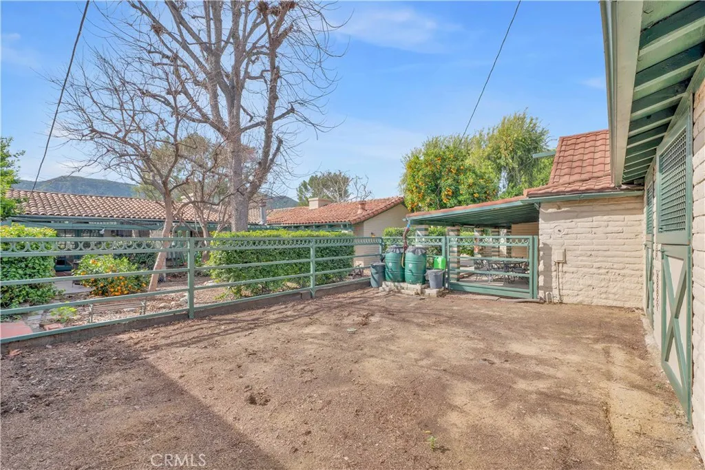 1321 W Valleyheart Drive, Burbank, California 91506 home-pic-49