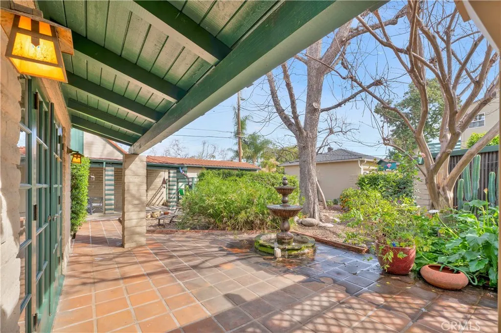 1321 W Valleyheart Drive, Burbank, California 91506 home-pic-60
