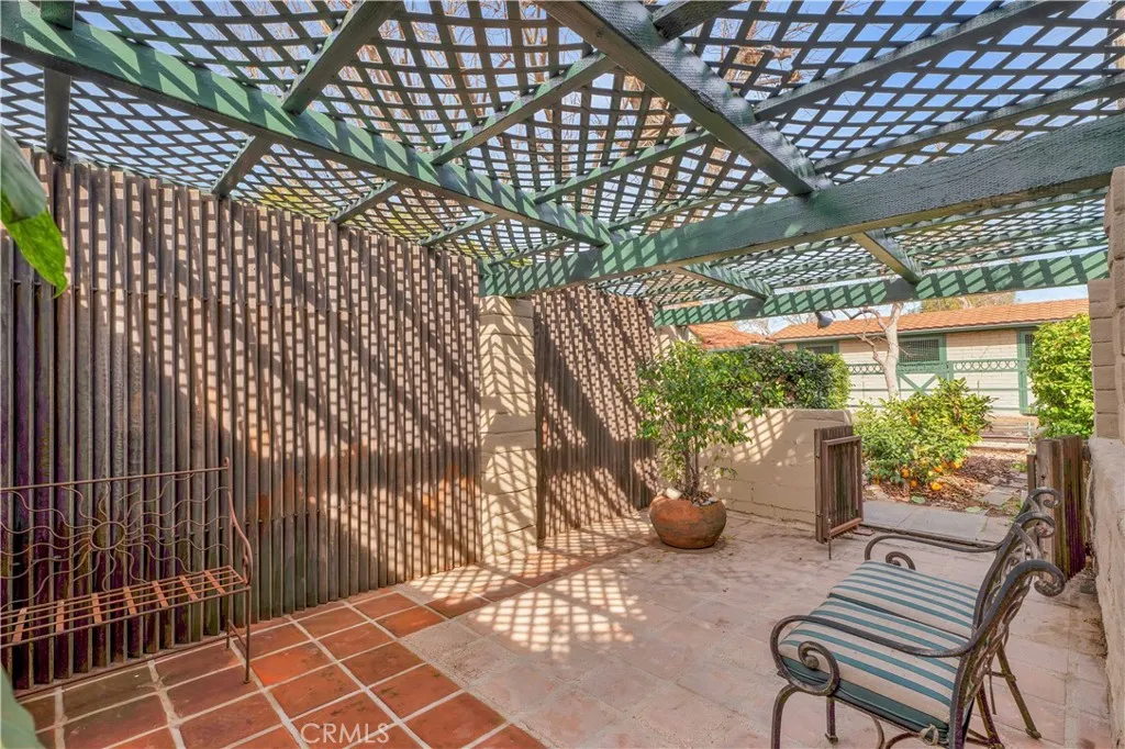 1321 W Valleyheart Drive, Burbank, California 91506 home-pic-56