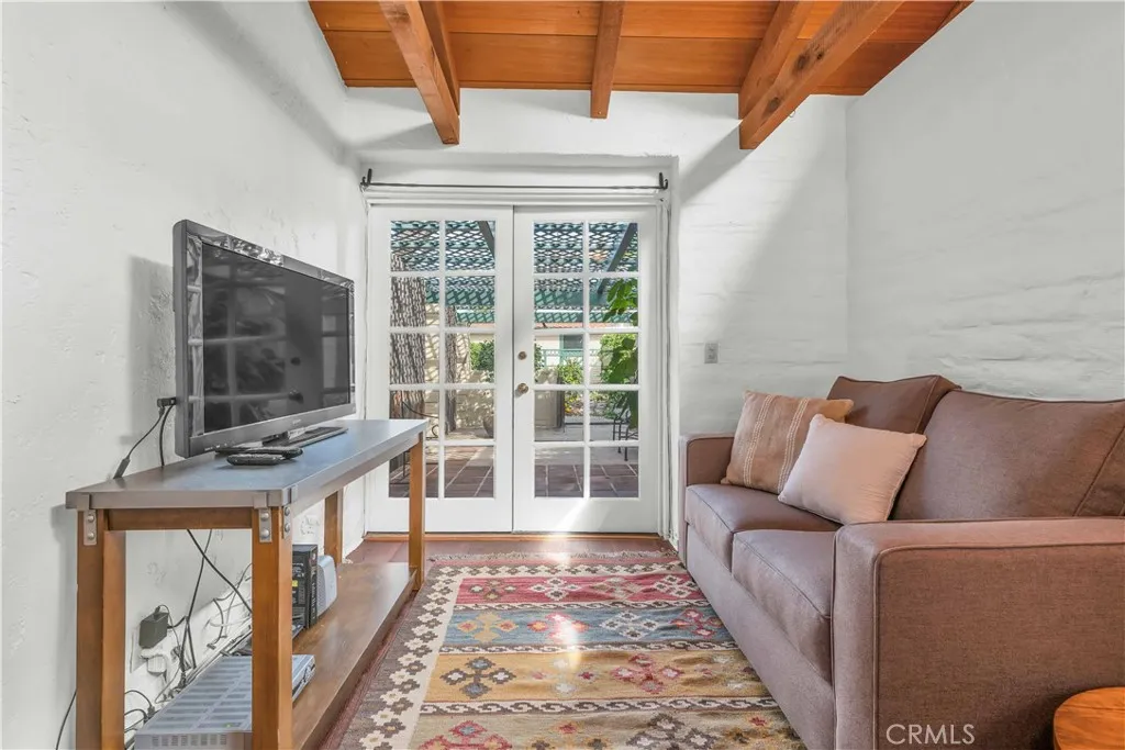 1321 W Valleyheart Drive, Burbank, California 91506 home-pic-29