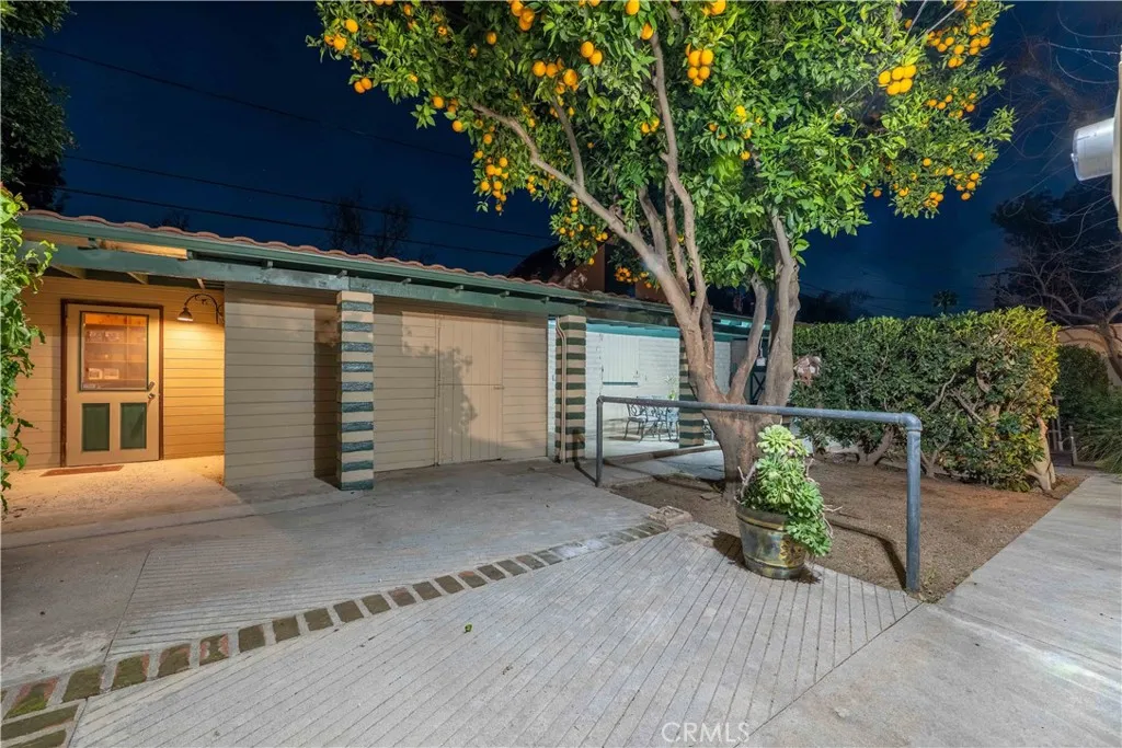 1321 W Valleyheart Drive, Burbank, California 91506 home-pic-34