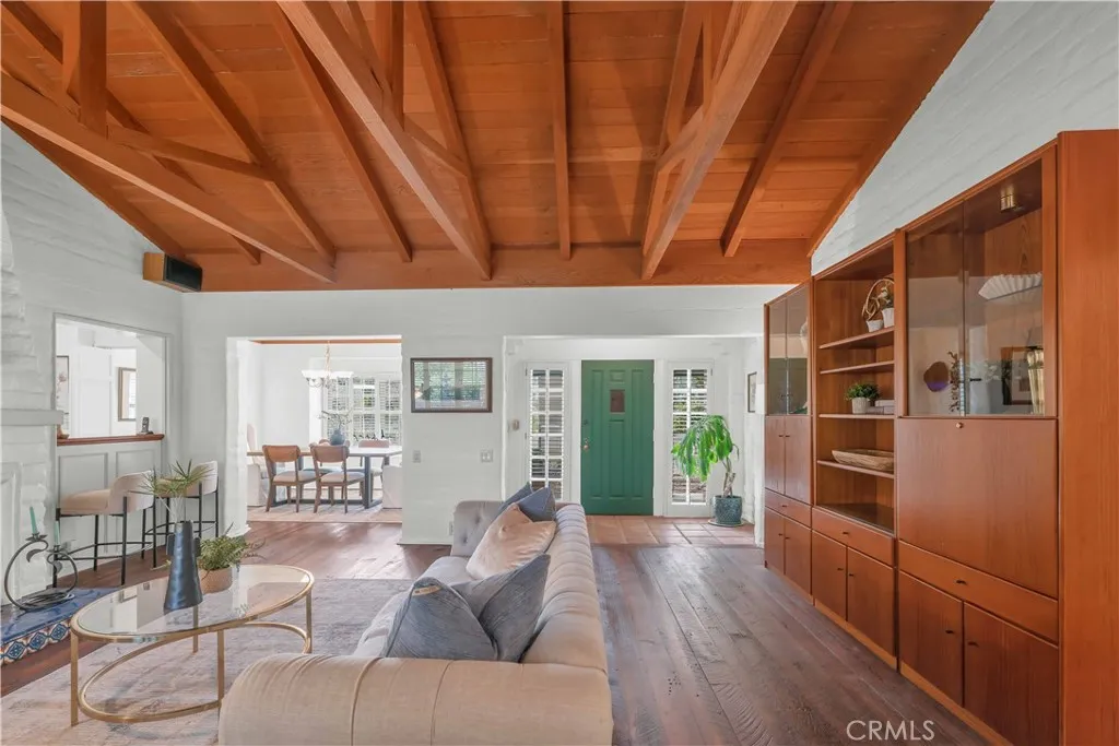 1321 W Valleyheart Drive, Burbank, California 91506 home-pic-7