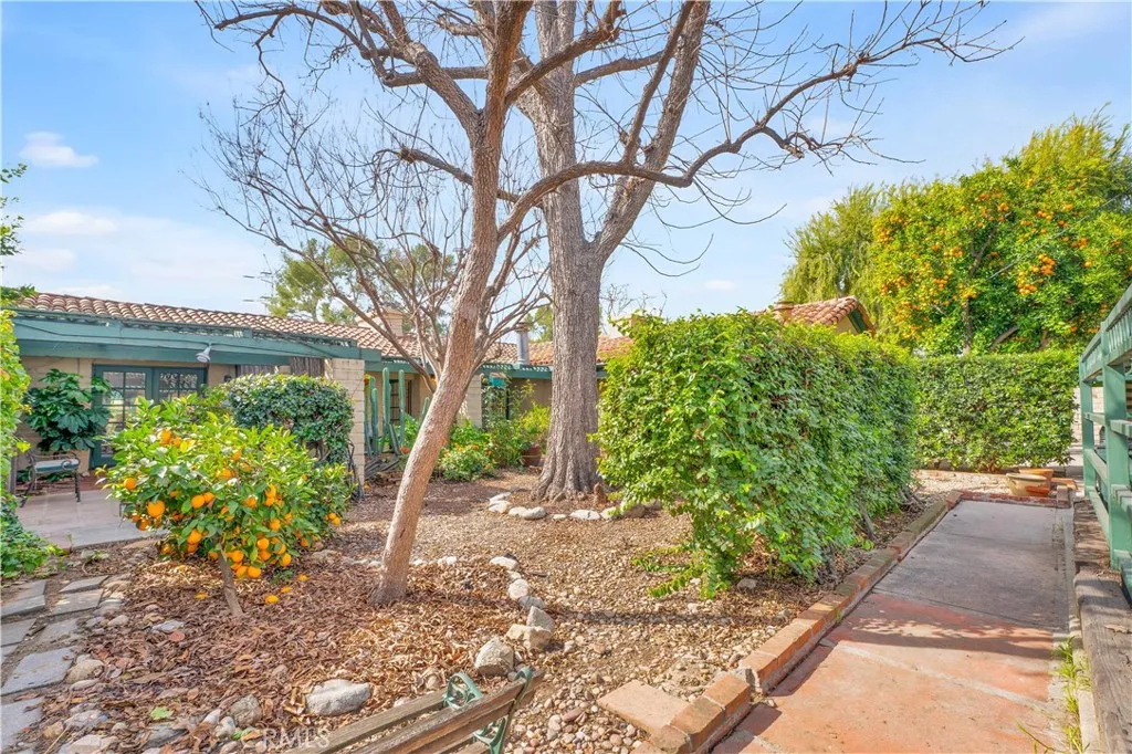 1321 W Valleyheart Drive, Burbank, California 91506 home-pic-51
