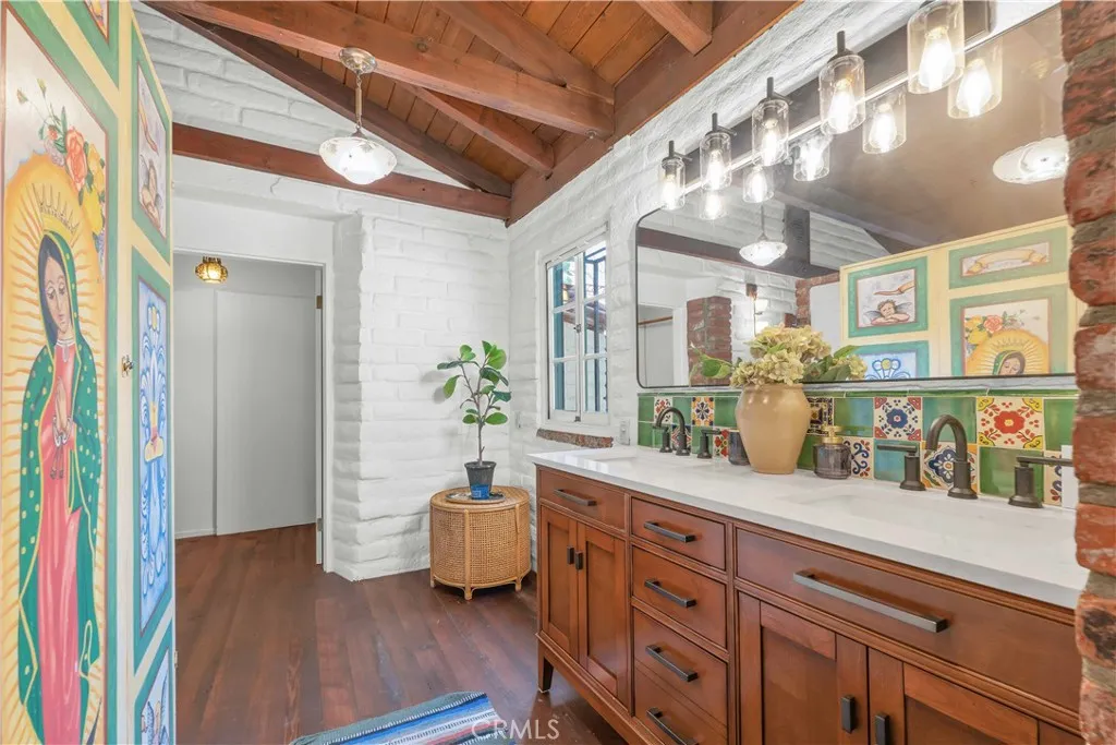 1321 W Valleyheart Drive, Burbank, California 91506 home-pic-20