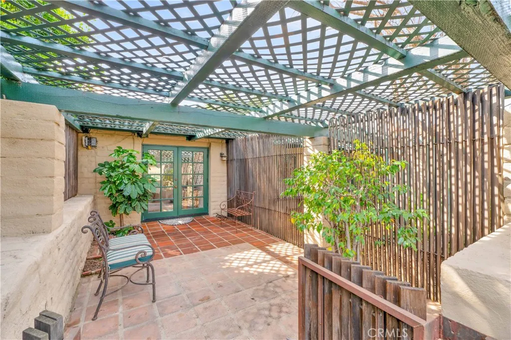 1321 W Valleyheart Drive, Burbank, California 91506 home-pic-55
