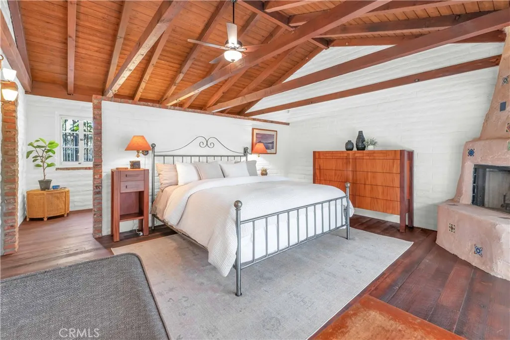 1321 W Valleyheart Drive, Burbank, California 91506 home-pic-16