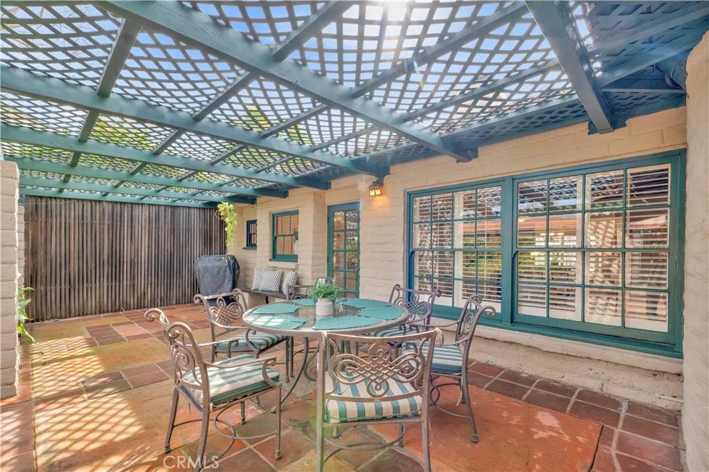 1321 W Valleyheart Drive, Burbank, California 91506 home-pic-62