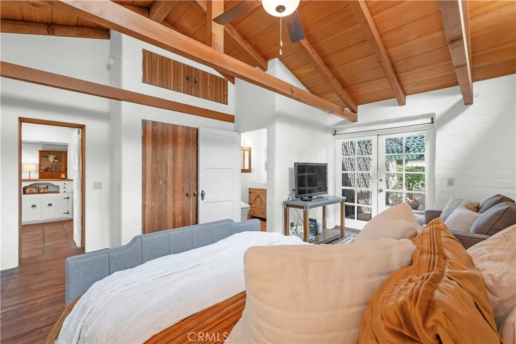 1321 W Valleyheart Drive, Burbank, California 91506 home-pic-28