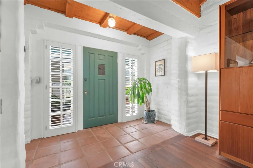 1321 W Valleyheart Drive, Burbank, California 91506 home-pic-3