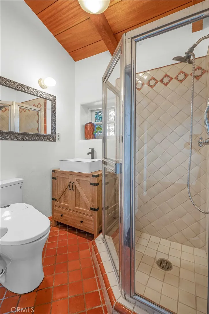 1321 W Valleyheart Drive, Burbank, California 91506 home-pic-31