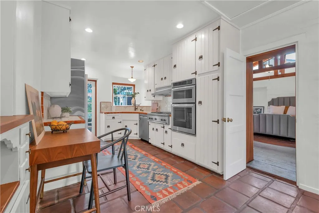 1321 W Valleyheart Drive, Burbank, California 91506 home-pic-13