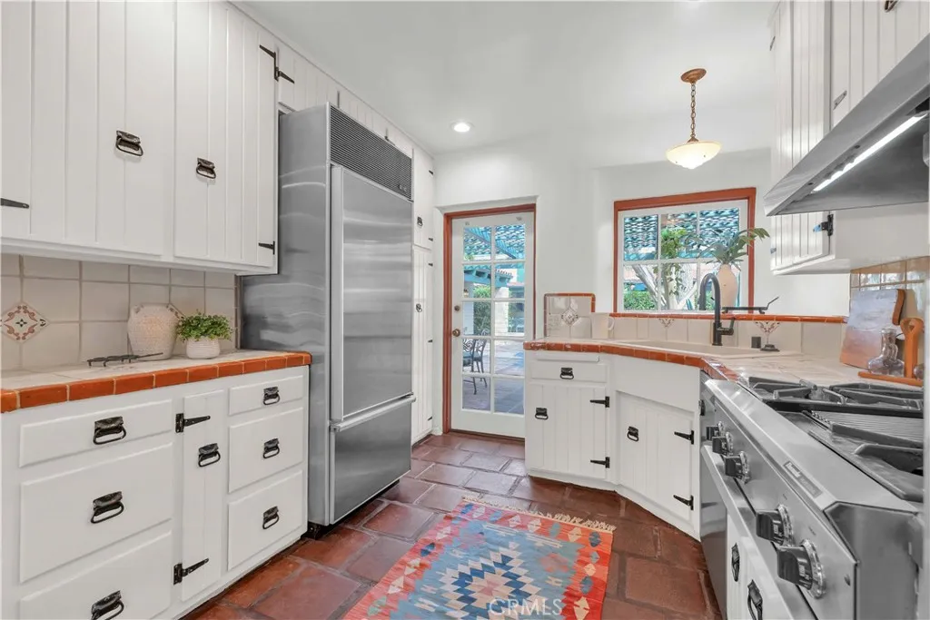1321 W Valleyheart Drive, Burbank, California 91506 home-pic-12
