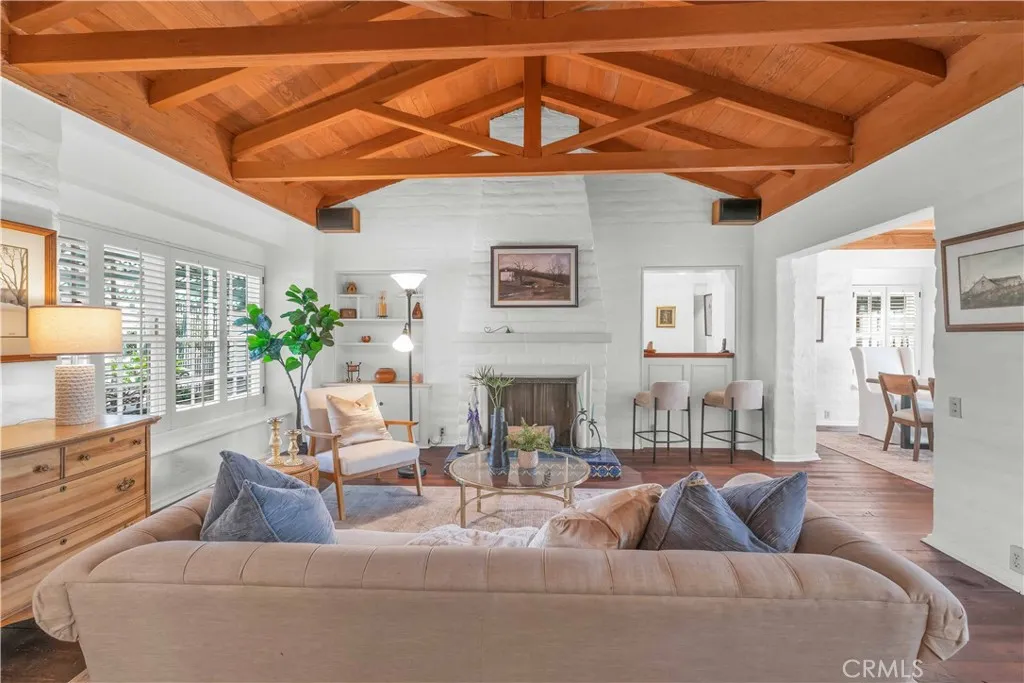 1321 W Valleyheart Drive, Burbank, California 91506 home-pic-5