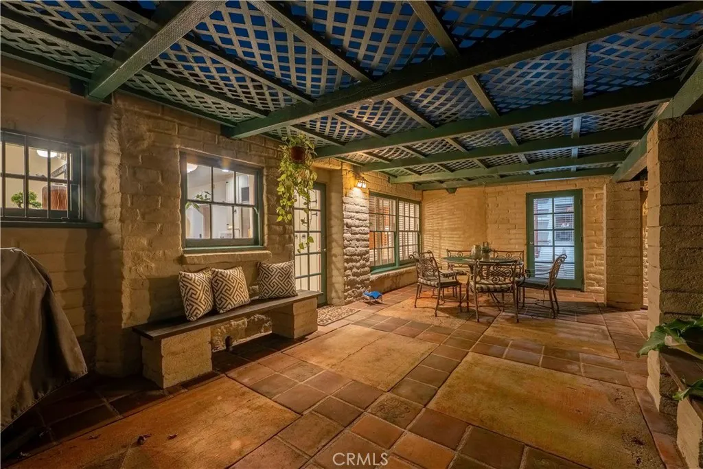 1321 W Valleyheart Drive, Burbank, California 91506 home-pic-43