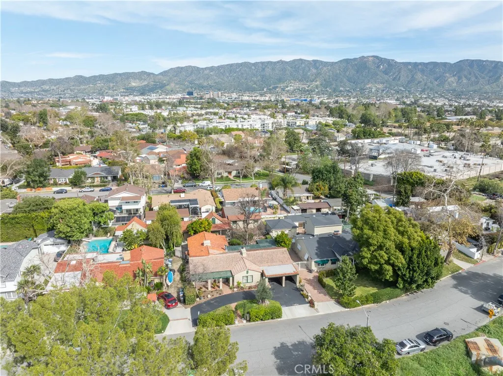 1321 W Valleyheart Drive, Burbank, California 91506 home-pic-69