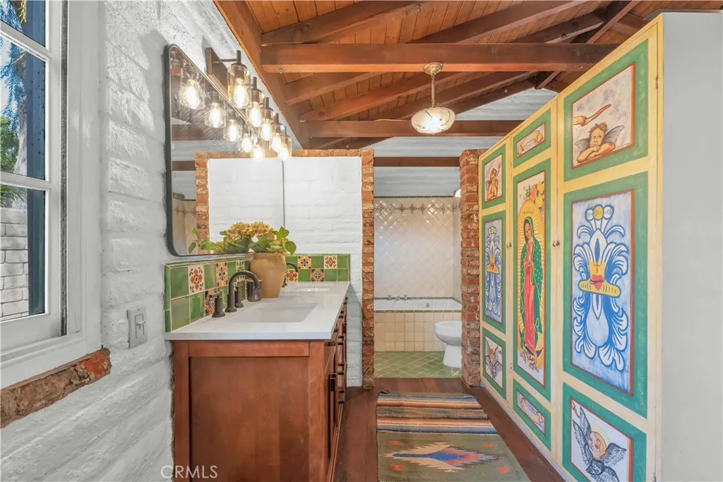 1321 W Valleyheart Drive, Burbank, California 91506 home-pic-19