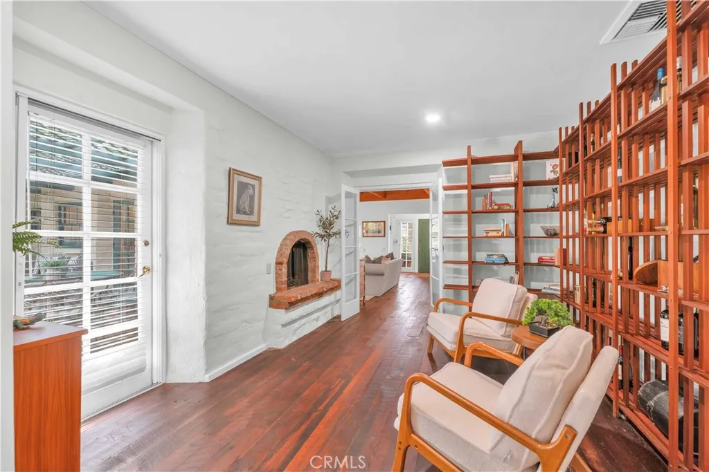 1321 W Valleyheart Drive, Burbank, California 91506 home-pic-33