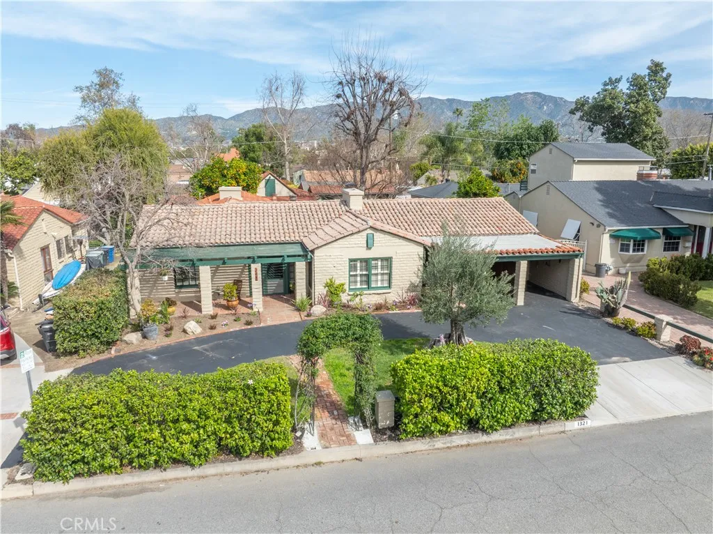1321 W Valleyheart Drive, Burbank, California 91506 home-pic-1