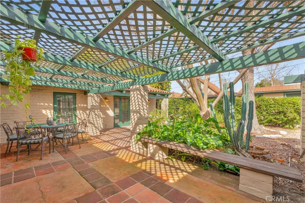 1321 W Valleyheart Drive, Burbank, California 91506 home-pic-57