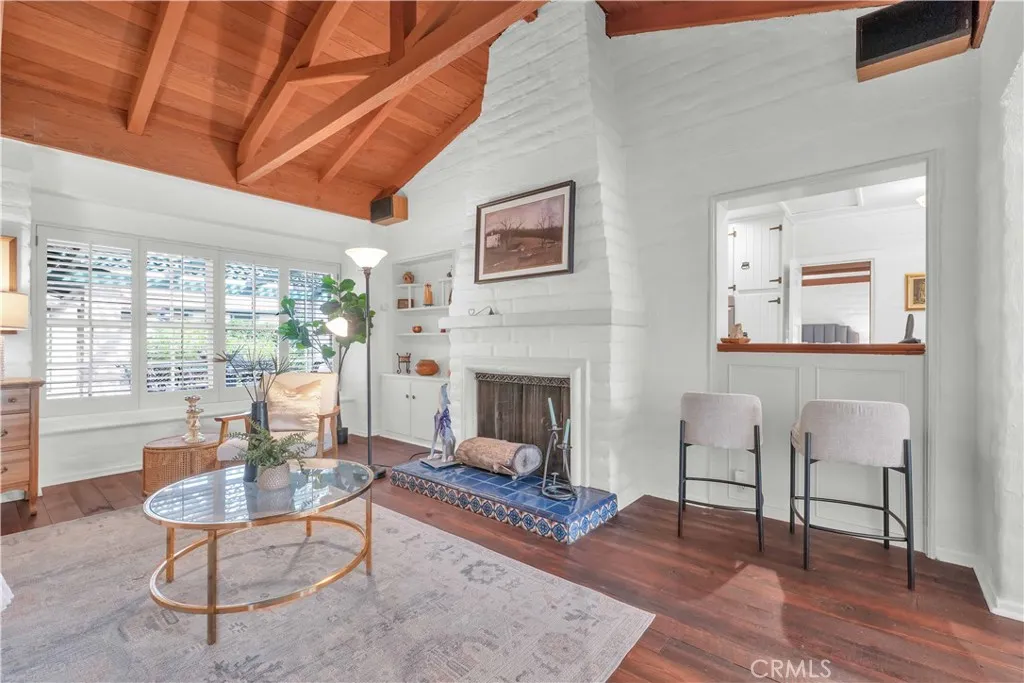 1321 W Valleyheart Drive, Burbank, California 91506 home-pic-9