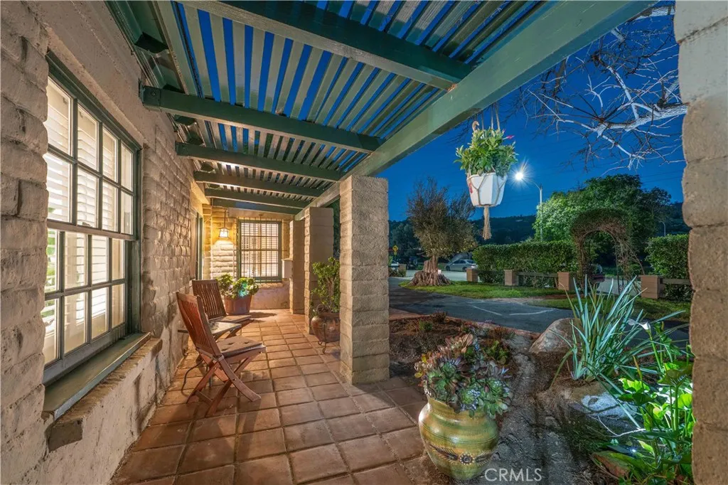 1321 W Valleyheart Drive, Burbank, California 91506 home-pic-52
