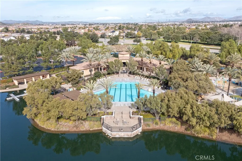 Heritage Lake and Pool