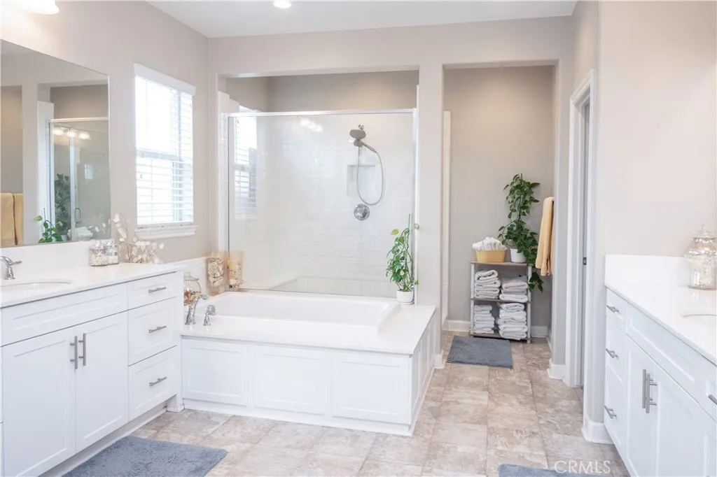 Soaking Tub/Shower
