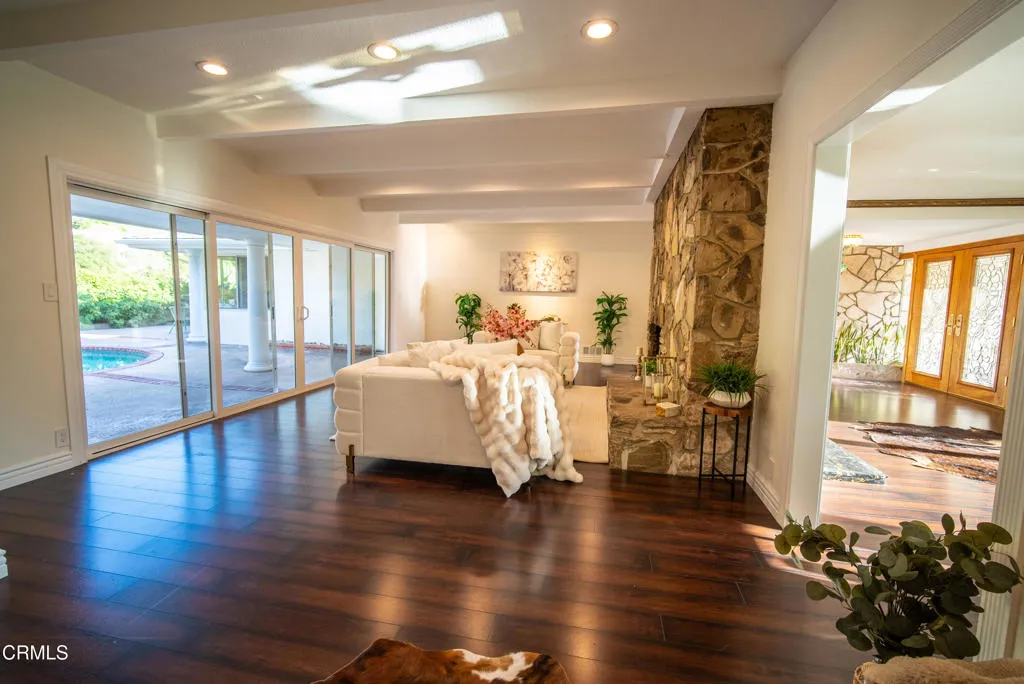 2460 Las Positas Road, Glendale, California 91208 home-pic-9