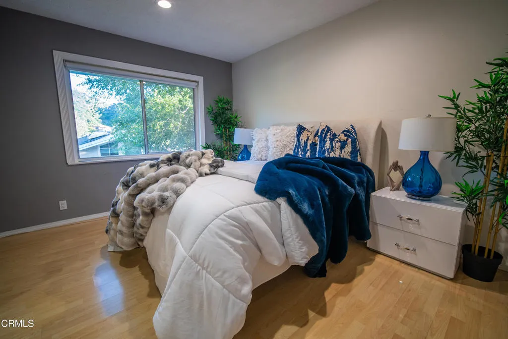 2460 Las Positas Road, Glendale, California 91208 home-pic-23