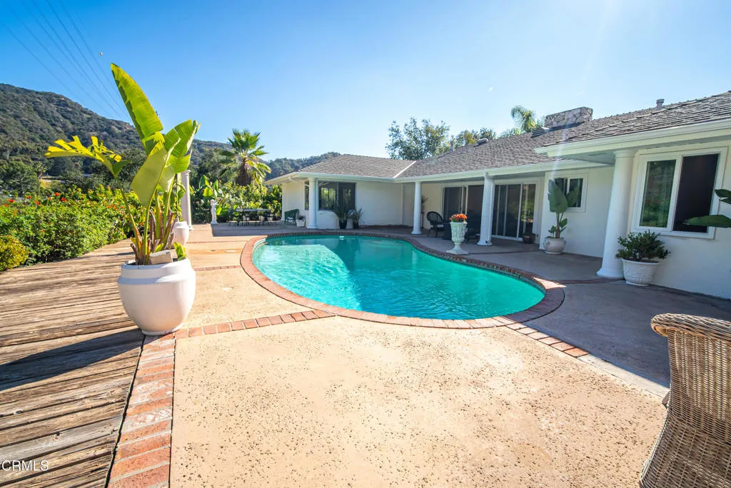 2460 Las Positas Road, Glendale, California 91208 home-pic-35