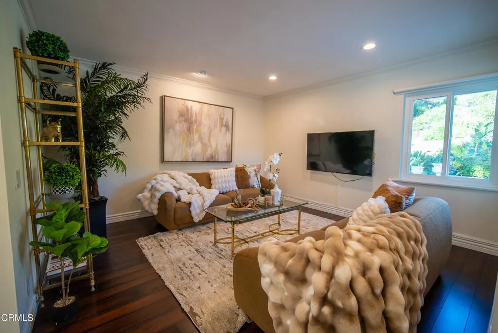 2460 Las Positas Road, Glendale, California 91208 home-pic-16
